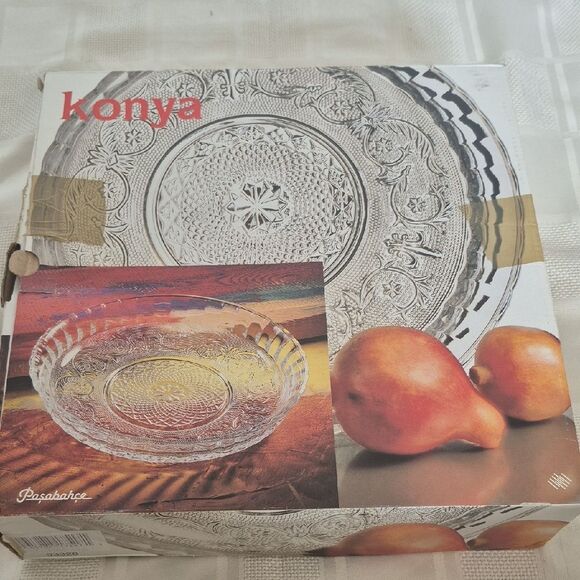 Clear Glass Serving Platter - Picture 15 of 16